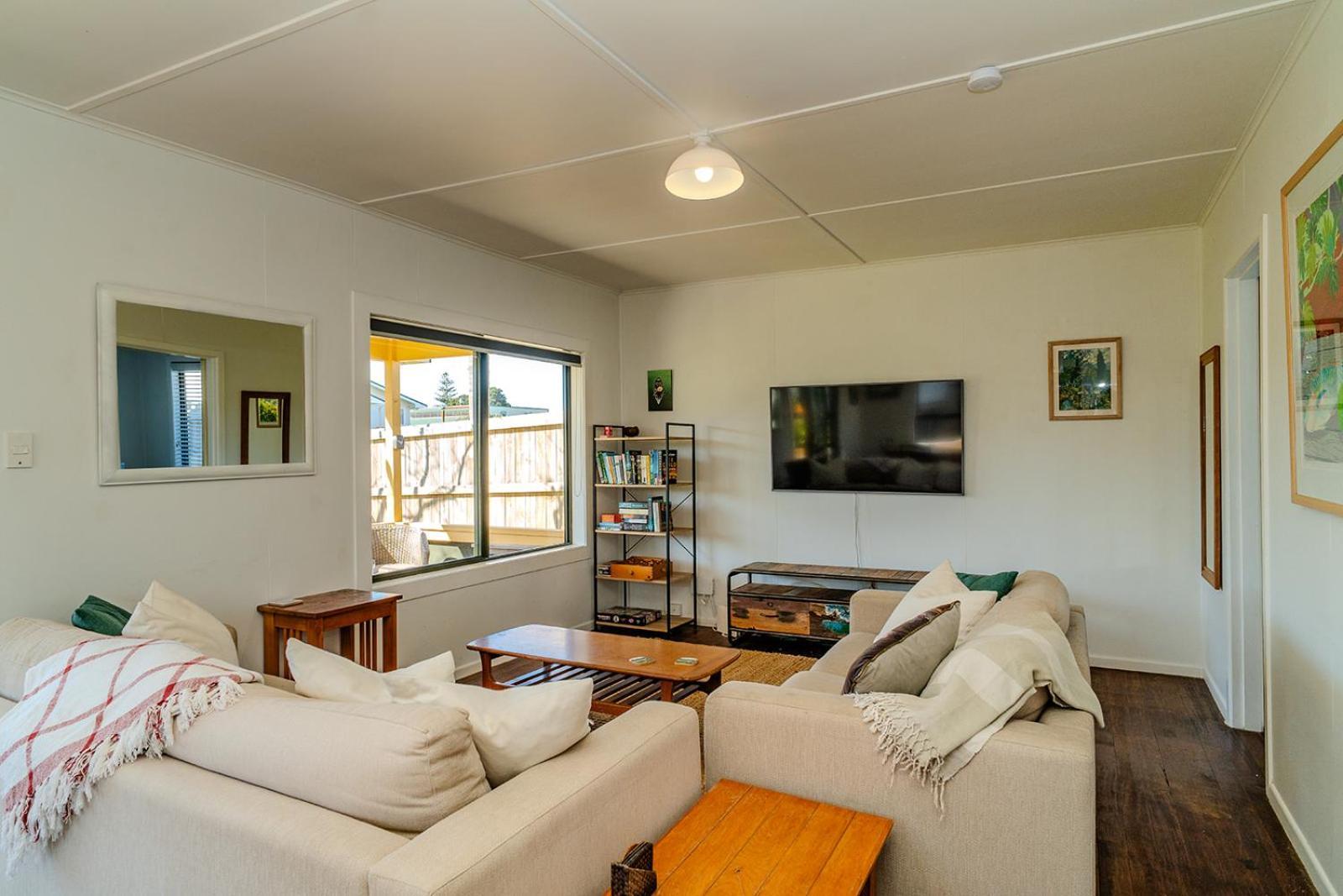 Fun Family Bach, Close To Beach And Shops! Waihi Ngoại thất bức ảnh
