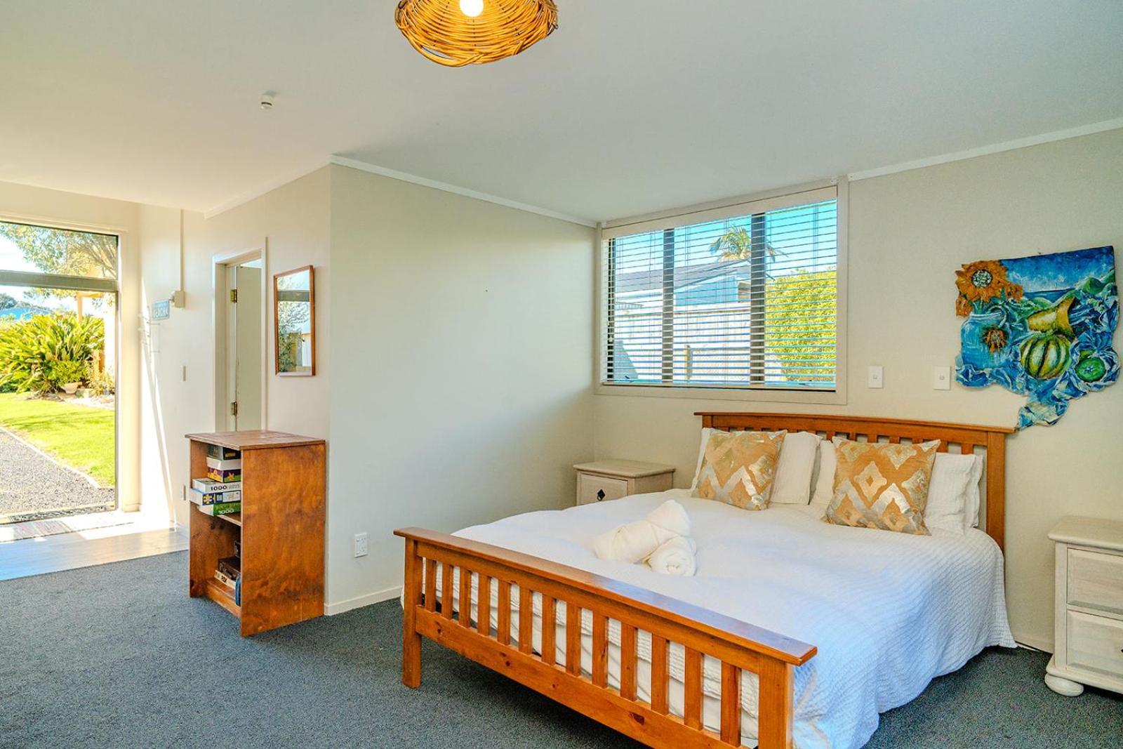 Fun Family Bach, Close To Beach And Shops! Waihi Ngoại thất bức ảnh