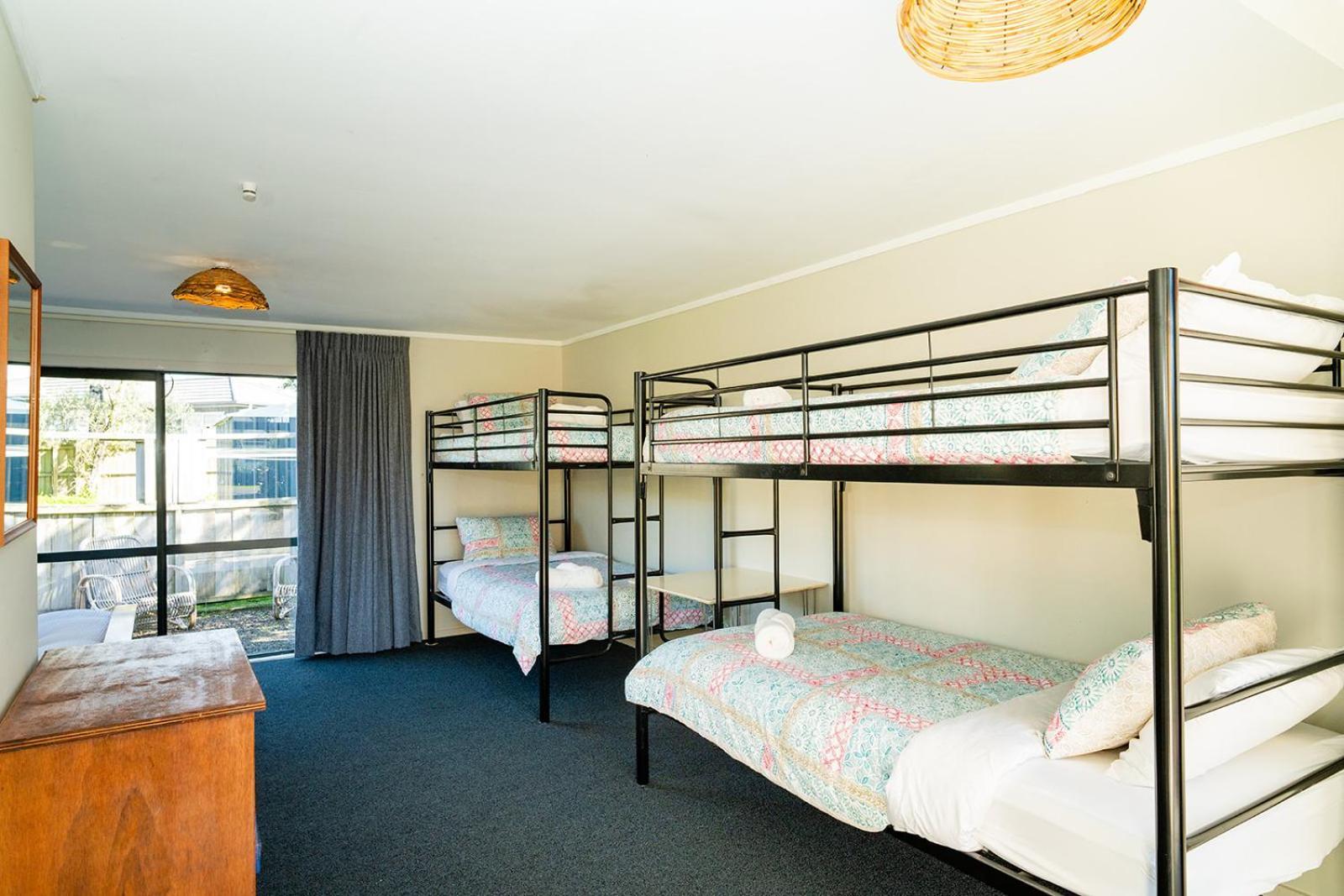 Fun Family Bach, Close To Beach And Shops! Waihi Ngoại thất bức ảnh