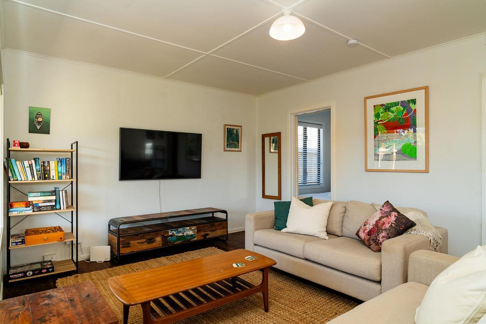 Fun Family Bach, Close To Beach And Shops! Waihi Ngoại thất bức ảnh
