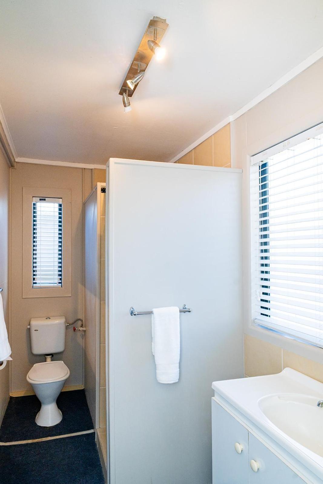Fun Family Bach, Close To Beach And Shops! Waihi Ngoại thất bức ảnh